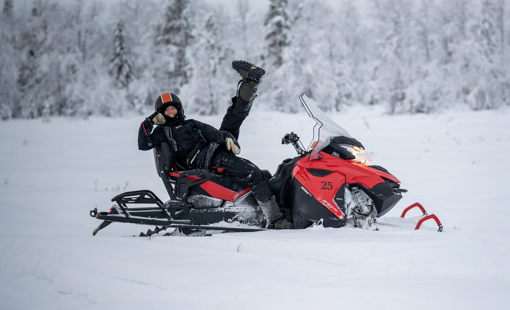 Vildmarkstur med skoter och isfiske Kiruna Lappland